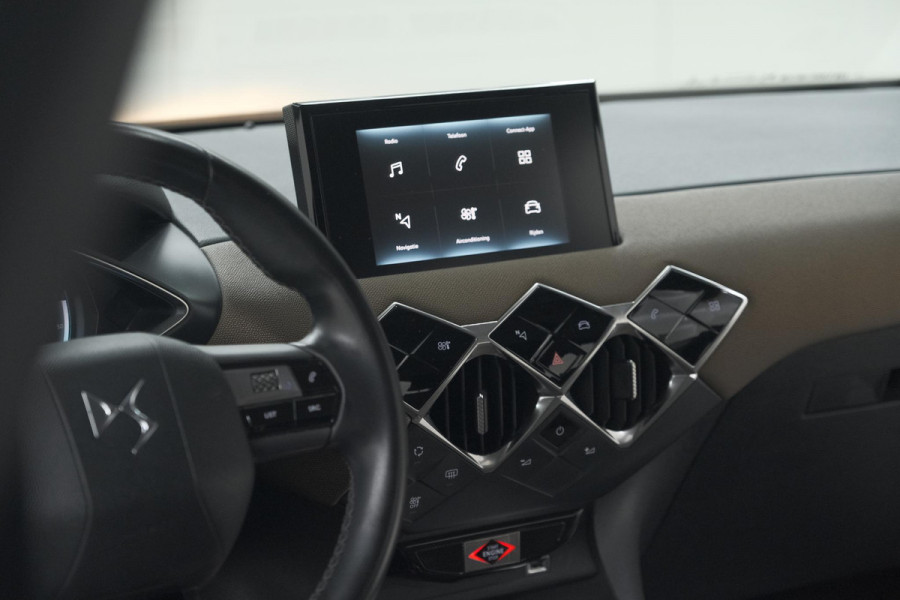 DS DS 3 Crossback E-Tense So Chic 50 kWh | 3 Fase | Camera | Dodehoekdetectie | Apple Carplay DS DS 3 Crossback E-Tense So Chic 50 kWh | 3 Fase | Camera | Dodehoekdetectie | Apple Carplay