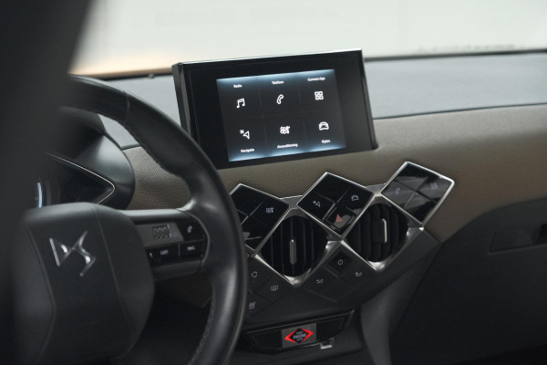 DS DS 3 Crossback E-Tense So Chic 50 kWh | 3 Fase | Camera | Dodehoekdetectie | Apple Carplay DS DS 3 Crossback E-Tense So Chic 50 kWh | 3 Fase | Camera | Dodehoekdetectie | Apple Carplay
