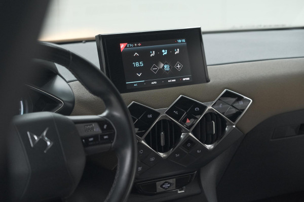 DS DS 3 Crossback E-Tense So Chic 50 kWh | 3 Fase | Camera | Dodehoekdetectie | Apple Carplay DS DS 3 Crossback E-Tense So Chic 50 kWh | 3 Fase | Camera | Dodehoekdetectie | Apple Carplay