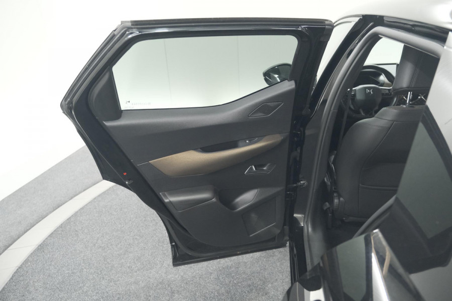 DS DS 3 Crossback E-Tense So Chic 50 kWh | 3 Fase | Camera | Dodehoekdetectie | Apple Carplay DS DS 3 Crossback E-Tense So Chic 50 kWh | 3 Fase | Camera | Dodehoekdetectie | Apple Carplay