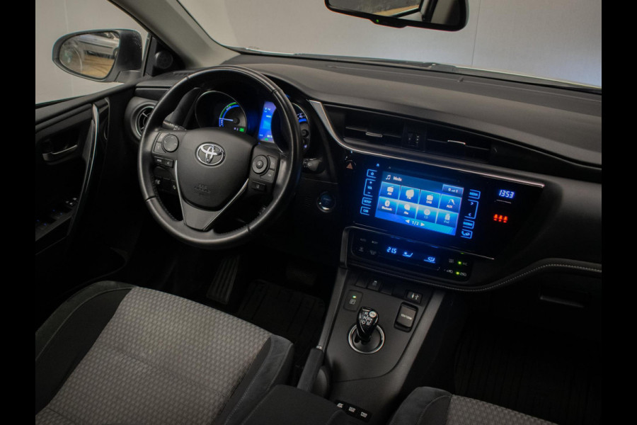 Toyota Auris Touring Sports 1.8 Hybrid Dynamic Go Sport (NAVI,CAMERA,CLIMATE,CRUISE,PDC,GETINT,DAB,SPORTSTOELEN,LM VELGEN)