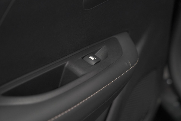 Peugeot 208 PureTech 100 Allure | Parkeersensoren | Navigatie | Apple Carplay Peugeot 208 PureTech 100 Allure | Parkeersensoren | Navigatie | Apple Carplay