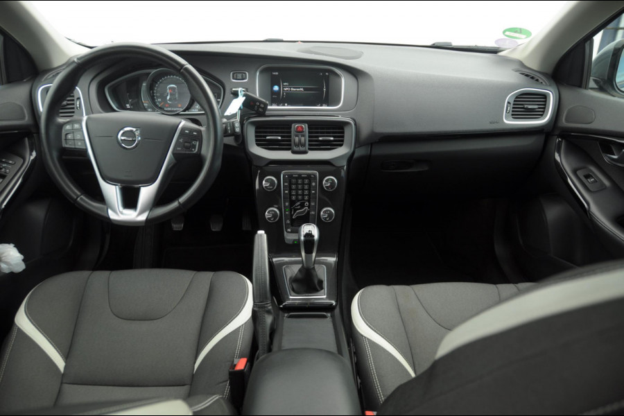 Volvo V40 T3 152PK Dynamic Edition / Cruise control / Panoramadak / Parkeeren met camera / Harman kardon audio / Standkachel / Stoelverwarming