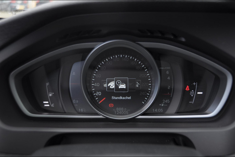 Volvo V40 T3 152PK Dynamic Edition / Cruise control / Panoramadak / Parkeeren met camera / Harman kardon audio / Standkachel / Stoelverwarming