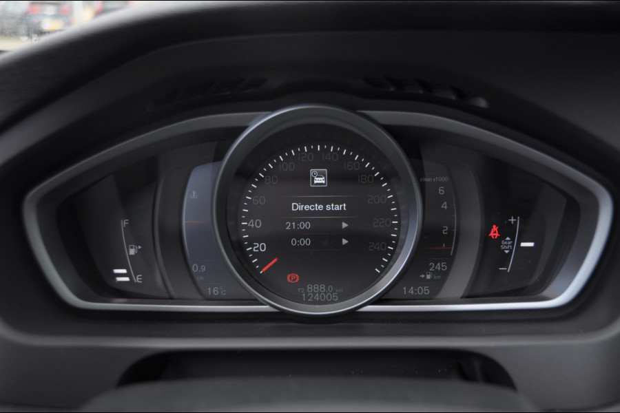 Volvo V40 T3 152PK Dynamic Edition / Cruise control / Panoramadak / Parkeeren met camera / Harman kardon audio / Standkachel / Stoelverwarming