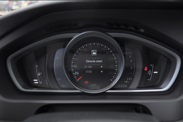 Volvo V40 T3 152PK Dynamic Edition / Cruise control / Panoramadak / Parkeeren met camera / Harman kardon audio / Standkachel / Stoelverwarming