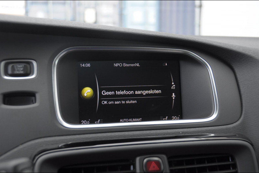 Volvo V40 T3 152PK Dynamic Edition / Cruise control / Panoramadak / Parkeeren met camera / Harman kardon audio / Standkachel / Stoelverwarming