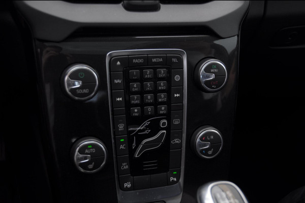 Volvo V40 T3 152PK Dynamic Edition / Cruise control / Panoramadak / Parkeeren met camera / Harman kardon audio / Standkachel / Stoelverwarming