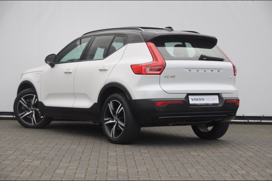 Volvo XC40 T5 262PK Automaat Recharge R-Design / BLIS / Stoel - en stuurwielverwarming / Leder met alcantara interieur / Parkeersensoren met 360 camera / Keyless entry / Elektrische stoelen met geheugen / Panoramadak / Harman kardon Volvo XC40 T5 262PK Automaat Recharge R-Design / BLIS / Stoel - en stuurwielverwarming / Leder met alcantara interieur / Parkeersensoren met 360 camera / Keyless entry / Elektrische stoelen met geheugen / Panoramadak / Harman kardon