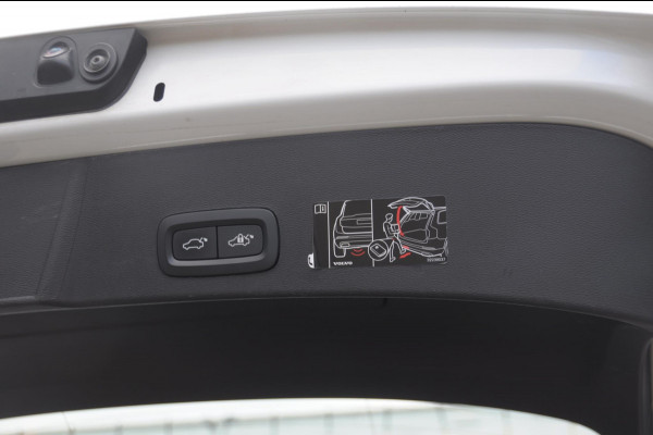Volvo XC40 T5 262PK Automaat Recharge R-Design / BLIS / Stoel - en stuurwielverwarming / Leder met alcantara interieur / Parkeersensoren met 360 camera / Keyless entry / Elektrische stoelen met geheugen / Panoramadak / Harman kardon Volvo XC40 T5 262PK Automaat Recharge R-Design / BLIS / Stoel - en stuurwielverwarming / Leder met alcantara interieur / Parkeersensoren met 360 camera / Keyless entry / Elektrische stoelen met geheugen / Panoramadak / Harman kardon
