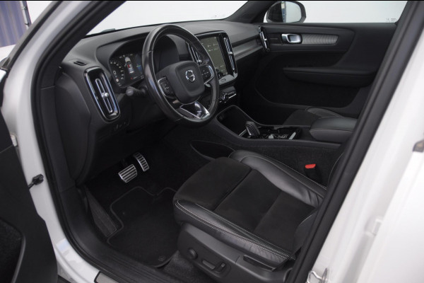 Volvo XC40 T5 262PK Automaat Recharge R-Design / BLIS / Stoel - en stuurwielverwarming / Leder met alcantara interieur / Parkeersensoren met 360 camera / Keyless entry / Elektrische stoelen met geheugen / Panoramadak / Harman kardon Volvo XC40 T5 262PK Automaat Recharge R-Design / BLIS / Stoel - en stuurwielverwarming / Leder met alcantara interieur / Parkeersensoren met 360 camera / Keyless entry / Elektrische stoelen met geheugen / Panoramadak / Harman kardon
