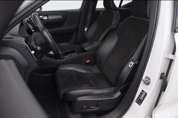 Volvo XC40 T5 262PK Automaat Recharge R-Design / BLIS / Stoel - en stuurwielverwarming / Leder met alcantara interieur / Parkeersensoren met 360 camera / Keyless entry / Elektrische stoelen met geheugen / Panoramadak / Harman kardon Volvo XC40 T5 262PK Automaat Recharge R-Design / BLIS / Stoel - en stuurwielverwarming / Leder met alcantara interieur / Parkeersensoren met 360 camera / Keyless entry / Elektrische stoelen met geheugen / Panoramadak / Harman kardon