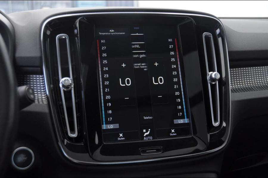 Volvo XC40 T5 262PK Automaat Recharge R-Design / BLIS / Stoel - en stuurwielverwarming / Leder met alcantara interieur / Parkeersensoren met 360 camera / Keyless entry / Elektrische stoelen met geheugen / Panoramadak / Harman kardon Volvo XC40 T5 262PK Automaat Recharge R-Design / BLIS / Stoel - en stuurwielverwarming / Leder met alcantara interieur / Parkeersensoren met 360 camera / Keyless entry / Elektrische stoelen met geheugen / Panoramadak / Harman kardon