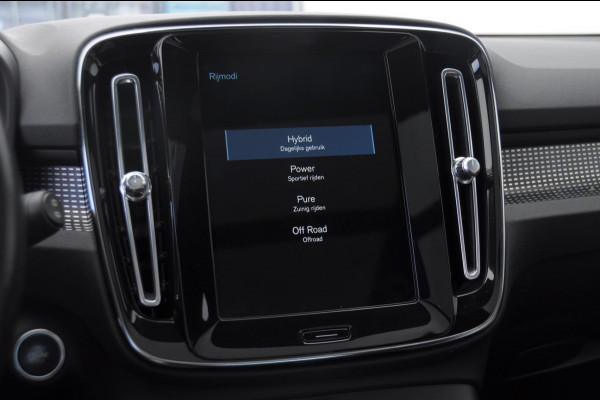 Volvo XC40 T5 262PK Automaat Recharge R-Design / BLIS / Stoel - en stuurwielverwarming / Leder met alcantara interieur / Parkeersensoren met 360 camera / Keyless entry / Elektrische stoelen met geheugen / Panoramadak / Harman kardon Volvo XC40 T5 262PK Automaat Recharge R-Design / BLIS / Stoel - en stuurwielverwarming / Leder met alcantara interieur / Parkeersensoren met 360 camera / Keyless entry / Elektrische stoelen met geheugen / Panoramadak / Harman kardon