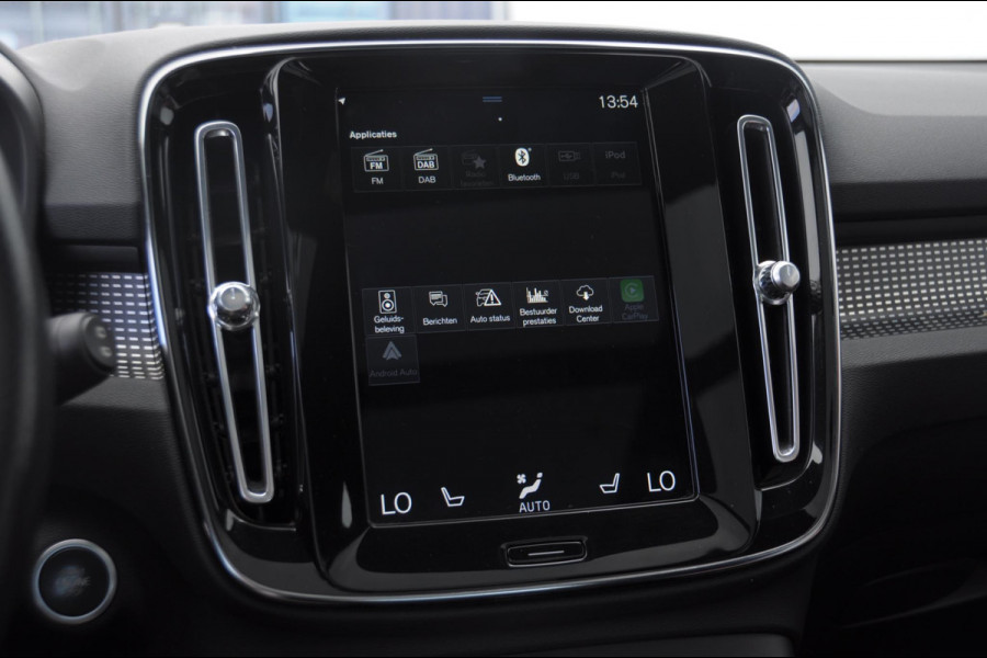 Volvo XC40 T5 262PK Automaat Recharge R-Design / BLIS / Stoel - en stuurwielverwarming / Leder met alcantara interieur / Parkeersensoren met 360 camera / Keyless entry / Elektrische stoelen met geheugen / Panoramadak / Harman kardon Volvo XC40 T5 262PK Automaat Recharge R-Design / BLIS / Stoel - en stuurwielverwarming / Leder met alcantara interieur / Parkeersensoren met 360 camera / Keyless entry / Elektrische stoelen met geheugen / Panoramadak / Harman kardon