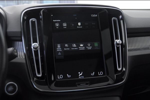 Volvo XC40 T5 262PK Automaat Recharge R-Design / BLIS / Stoel - en stuurwielverwarming / Leder met alcantara interieur / Parkeersensoren met 360 camera / Keyless entry / Elektrische stoelen met geheugen / Panoramadak / Harman kardon Volvo XC40 T5 262PK Automaat Recharge R-Design / BLIS / Stoel - en stuurwielverwarming / Leder met alcantara interieur / Parkeersensoren met 360 camera / Keyless entry / Elektrische stoelen met geheugen / Panoramadak / Harman kardon