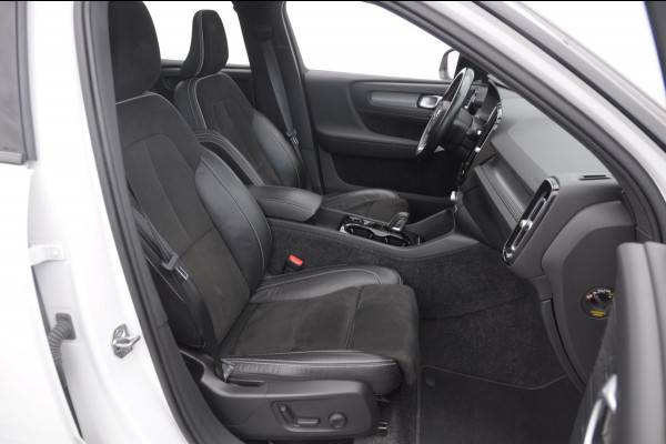Volvo XC40 T5 262PK Automaat Recharge R-Design / BLIS / Stoel - en stuurwielverwarming / Leder met alcantara interieur / Parkeersensoren met 360 camera / Keyless entry / Elektrische stoelen met geheugen / Panoramadak / Harman kardon Volvo XC40 T5 262PK Automaat Recharge R-Design / BLIS / Stoel - en stuurwielverwarming / Leder met alcantara interieur / Parkeersensoren met 360 camera / Keyless entry / Elektrische stoelen met geheugen / Panoramadak / Harman kardon
