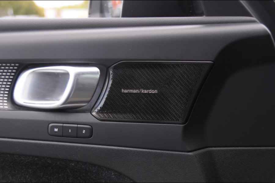 Volvo XC40 T5 262PK Automaat Recharge R-Design / BLIS / Stoel - en stuurwielverwarming / Leder met alcantara interieur / Parkeersensoren met 360 camera / Keyless entry / Elektrische stoelen met geheugen / Panoramadak / Harman kardon Volvo XC40 T5 262PK Automaat Recharge R-Design / BLIS / Stoel - en stuurwielverwarming / Leder met alcantara interieur / Parkeersensoren met 360 camera / Keyless entry / Elektrische stoelen met geheugen / Panoramadak / Harman kardon