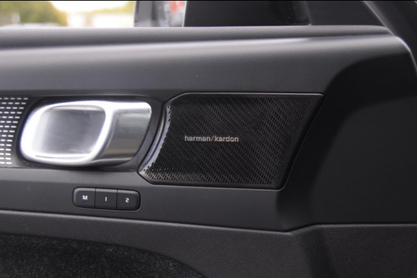 Volvo XC40 T5 262PK Automaat Recharge R-Design / BLIS / Stoel - en stuurwielverwarming / Leder met alcantara interieur / Parkeersensoren met 360 camera / Keyless entry / Elektrische stoelen met geheugen / Panoramadak / Harman kardon Volvo XC40 T5 262PK Automaat Recharge R-Design / BLIS / Stoel - en stuurwielverwarming / Leder met alcantara interieur / Parkeersensoren met 360 camera / Keyless entry / Elektrische stoelen met geheugen / Panoramadak / Harman kardon
