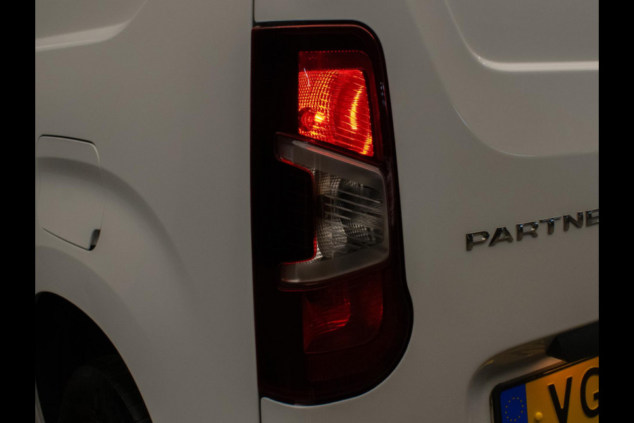 Peugeot Partner 1.5 BlueHDI Premium Sport (CLIMATE,BLUETOOTH,PDC,SCHUIFDEUR,DAB,LED,SPORTSTOELEN,TREKHAAK,NIEUWE APK,NETTE STAAT)