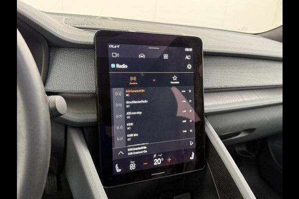Polestar 2 AUT. 408 pk Long Range Dual Motor SOH 97,5% 78kWh Panorama-Dak Harman&Kardon® Electr.Stoelen Verwarmd+Achterbank+Stuur Adaptive- Verkeersbord detectie Regen-Lichtsensor Virtual-Cockpit Home-Link Bots waarschuwing Autonoom-Rem Lane Assist Keyless Connected 1e Eigenaar Origineel Nederlandse Auto 1.500kg Trekvermogen 660Nm! € 61.000 nieuw!