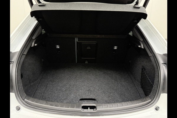 Polestar 2 AUT. 408 pk Long Range Dual Motor SOH 97,5% 78kWh Panorama-Dak Harman&Kardon® Electr.Stoelen Verwarmd+Achterbank+Stuur Adaptive- Verkeersbord detectie Regen-Lichtsensor Virtual-Cockpit Home-Link Bots waarschuwing Autonoom-Rem Lane Assist Keyless Connected 1e Eigenaar Origineel Nederlandse Auto 1.500kg Trekvermogen 660Nm! € 61.000 nieuw!