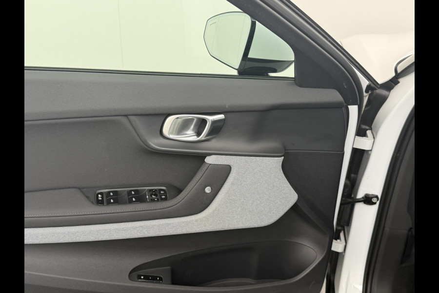 Polestar 2 AUT. 408 pk Long Range Dual Motor SOH 97,5% 78kWh Panorama-Dak Harman&Kardon® Electr.Stoelen Verwarmd+Achterbank+Stuur Adaptive- Verkeersbord detectie Regen-Lichtsensor Virtual-Cockpit Home-Link Bots waarschuwing Autonoom-Rem Lane Assist Keyless Connected 1e Eigenaar Origineel Nederlandse Auto 1.500kg Trekvermogen 660Nm! € 61.000 nieuw!