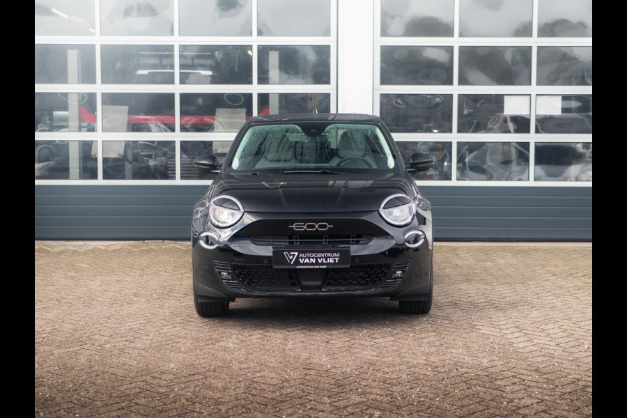 Fiat 600E La Prima 54 kWh | Carplay | Elek. Stoel | Stoelverwarming | Keyless | LED | Clima Fiat 600E La Prima 54 kWh | Carplay | Elek. Stoel | Stoelverwarming | Keyless | LED | Clima