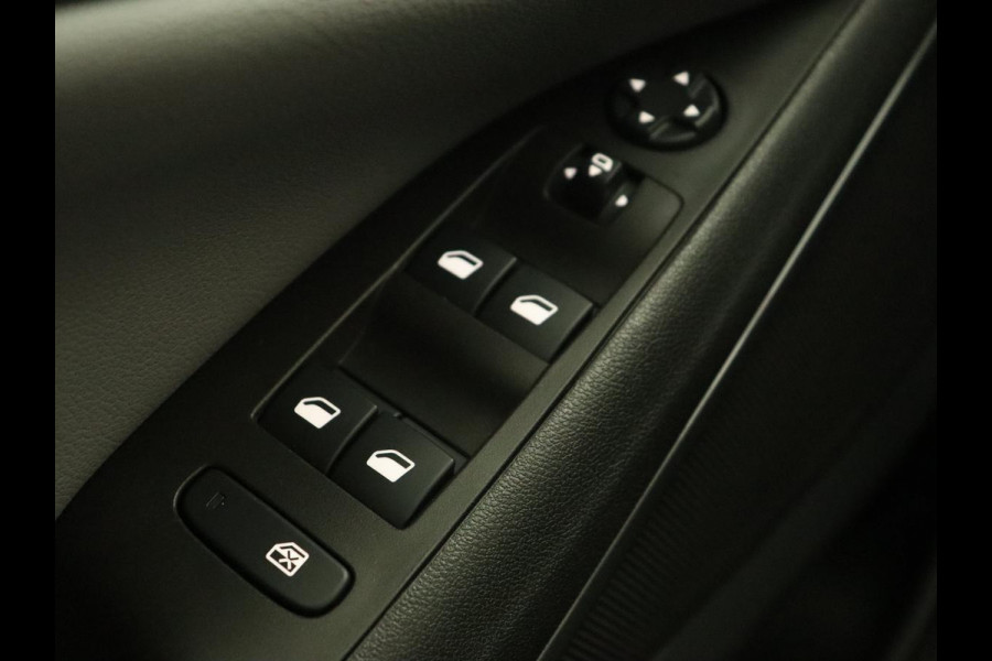 Opel Crossland X 1.2 Turbo Innovation | 44.100km NAP | Stoelverwarming | Camera | Trekhaak | Carplay | Dodehoek detectie | Navigatie | Keyless | Climate control | Cruise control | Park Assist | Full LED