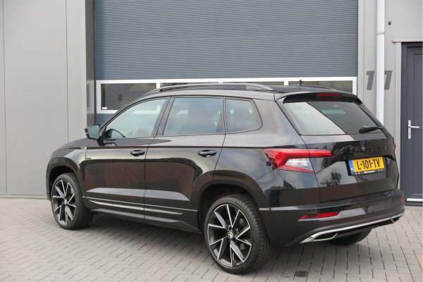 Škoda Karoq 1.5 TSI ACT 150pk Sportline Business Stoelverwarming , Led verlichting , DAB+ radio , Carplay ,Canton sound systeem, Achteruitrijcamera , Parkeersensoren ,Electr. achterklep ,etc. Škoda Karoq 1.5 TSI ACT 150pk Sportline Business Stoelverwarming , Led verlichting , DAB+ radio , Carplay ,Canton sound systeem, Achteruitrijcamera , Parkeersensoren ,Electr. achterklep ,etc.