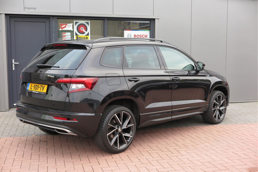 Škoda Karoq 1.5 TSI ACT 150pk Sportline Business Stoelverwarming , Led verlichting , DAB+ radio , Carplay ,Canton sound systeem, Achteruitrijcamera , Parkeersensoren ,Electr. achterklep ,etc. Škoda Karoq 1.5 TSI ACT 150pk Sportline Business Stoelverwarming , Led verlichting , DAB+ radio , Carplay ,Canton sound systeem, Achteruitrijcamera , Parkeersensoren ,Electr. achterklep ,etc.