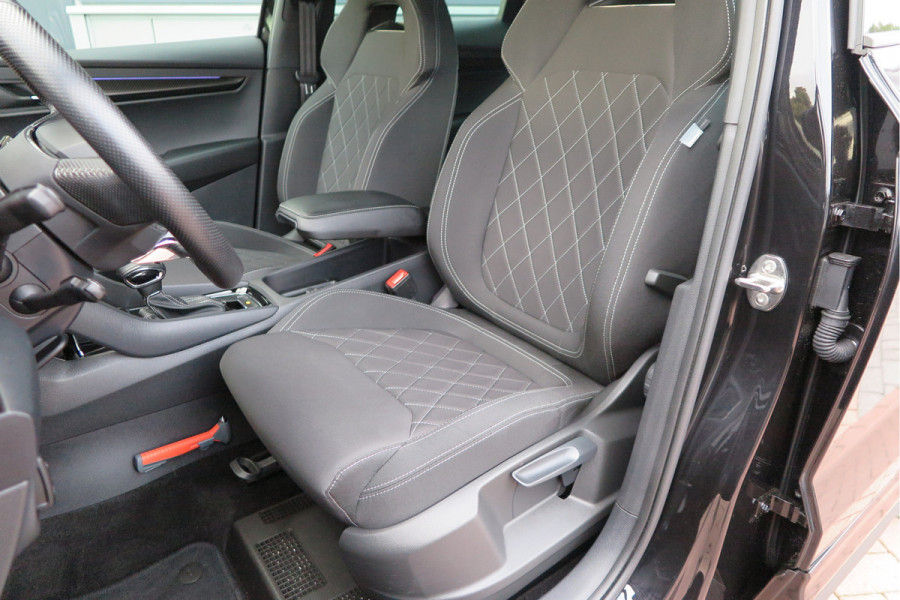 Škoda Karoq 1.5 TSI ACT 150pk Sportline Business Stoelverwarming , Led verlichting , DAB+ radio , Carplay ,Canton sound systeem, Achteruitrijcamera , Parkeersensoren ,Electr. achterklep ,etc. Škoda Karoq 1.5 TSI ACT 150pk Sportline Business Stoelverwarming , Led verlichting , DAB+ radio , Carplay ,Canton sound systeem, Achteruitrijcamera , Parkeersensoren ,Electr. achterklep ,etc.