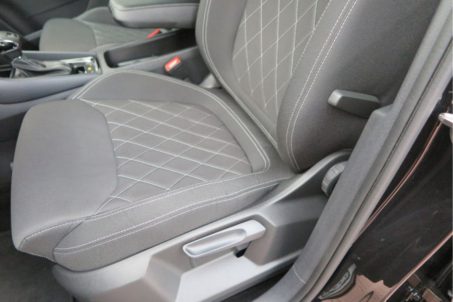 Škoda Karoq 1.5 TSI ACT 150pk Sportline Business Stoelverwarming , Led verlichting , DAB+ radio , Carplay ,Canton sound systeem, Achteruitrijcamera , Parkeersensoren ,Electr. achterklep ,etc. Škoda Karoq 1.5 TSI ACT 150pk Sportline Business Stoelverwarming , Led verlichting , DAB+ radio , Carplay ,Canton sound systeem, Achteruitrijcamera , Parkeersensoren ,Electr. achterklep ,etc.