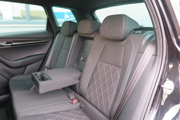 Škoda Karoq 1.5 TSI ACT 150pk Sportline Business Stoelverwarming , Led verlichting , DAB+ radio , Carplay ,Canton sound systeem, Achteruitrijcamera , Parkeersensoren ,Electr. achterklep ,etc. Škoda Karoq 1.5 TSI ACT 150pk Sportline Business Stoelverwarming , Led verlichting , DAB+ radio , Carplay ,Canton sound systeem, Achteruitrijcamera , Parkeersensoren ,Electr. achterklep ,etc.