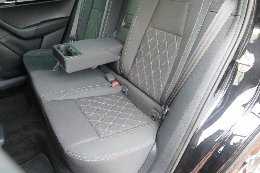 Škoda Karoq 1.5 TSI ACT 150pk Sportline Business Stoelverwarming , Led verlichting , DAB+ radio , Carplay ,Canton sound systeem, Achteruitrijcamera , Parkeersensoren ,Electr. achterklep ,etc. Škoda Karoq 1.5 TSI ACT 150pk Sportline Business Stoelverwarming , Led verlichting , DAB+ radio , Carplay ,Canton sound systeem, Achteruitrijcamera , Parkeersensoren ,Electr. achterklep ,etc.