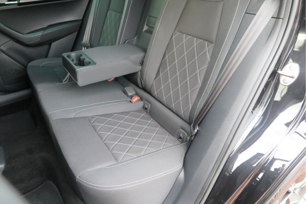 Škoda Karoq 1.5 TSI ACT 150pk Sportline Business Stoelverwarming , Led verlichting , DAB+ radio , Carplay ,Canton sound systeem, Achteruitrijcamera , Parkeersensoren ,Electr. achterklep ,etc. Škoda Karoq 1.5 TSI ACT 150pk Sportline Business Stoelverwarming , Led verlichting , DAB+ radio , Carplay ,Canton sound systeem, Achteruitrijcamera , Parkeersensoren ,Electr. achterklep ,etc.