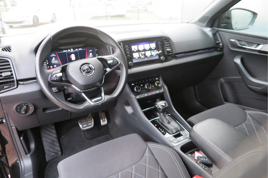 Škoda Karoq 1.5 TSI ACT 150pk Sportline Business Stoelverwarming , Led verlichting , DAB+ radio , Carplay ,Canton sound systeem, Achteruitrijcamera , Parkeersensoren ,Electr. achterklep ,etc. Škoda Karoq 1.5 TSI ACT 150pk Sportline Business Stoelverwarming , Led verlichting , DAB+ radio , Carplay ,Canton sound systeem, Achteruitrijcamera , Parkeersensoren ,Electr. achterklep ,etc.