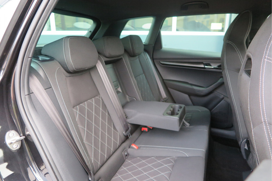 Škoda Karoq 1.5 TSI ACT 150pk Sportline Business Stoelverwarming , Led verlichting , DAB+ radio , Carplay ,Canton sound systeem, Achteruitrijcamera , Parkeersensoren ,Electr. achterklep ,etc. Škoda Karoq 1.5 TSI ACT 150pk Sportline Business Stoelverwarming , Led verlichting , DAB+ radio , Carplay ,Canton sound systeem, Achteruitrijcamera , Parkeersensoren ,Electr. achterklep ,etc.
