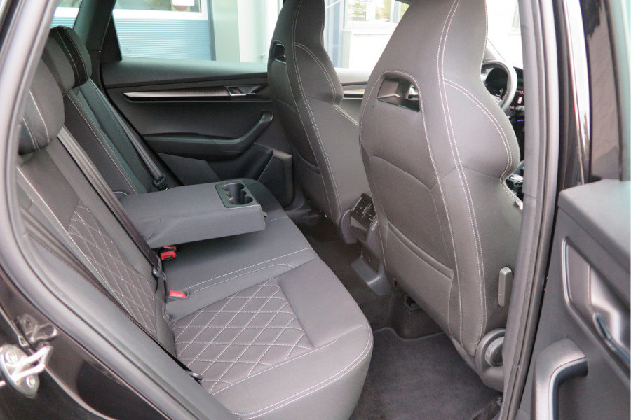 Škoda Karoq 1.5 TSI ACT 150pk Sportline Business Stoelverwarming , Led verlichting , DAB+ radio , Carplay ,Canton sound systeem, Achteruitrijcamera , Parkeersensoren ,Electr. achterklep ,etc. Škoda Karoq 1.5 TSI ACT 150pk Sportline Business Stoelverwarming , Led verlichting , DAB+ radio , Carplay ,Canton sound systeem, Achteruitrijcamera , Parkeersensoren ,Electr. achterklep ,etc.