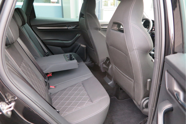 Škoda Karoq 1.5 TSI ACT 150pk Sportline Business Stoelverwarming , Led verlichting , DAB+ radio , Carplay ,Canton sound systeem, Achteruitrijcamera , Parkeersensoren ,Electr. achterklep ,etc. Škoda Karoq 1.5 TSI ACT 150pk Sportline Business Stoelverwarming , Led verlichting , DAB+ radio , Carplay ,Canton sound systeem, Achteruitrijcamera , Parkeersensoren ,Electr. achterklep ,etc.