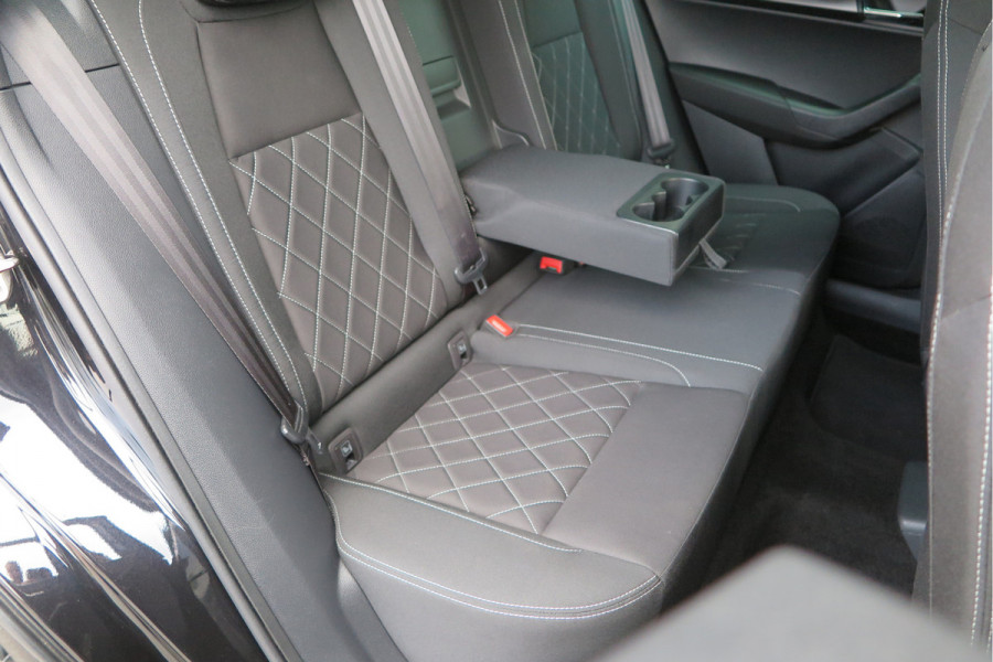 Škoda Karoq 1.5 TSI ACT 150pk Sportline Business Stoelverwarming , Led verlichting , DAB+ radio , Carplay ,Canton sound systeem, Achteruitrijcamera , Parkeersensoren ,Electr. achterklep ,etc. Škoda Karoq 1.5 TSI ACT 150pk Sportline Business Stoelverwarming , Led verlichting , DAB+ radio , Carplay ,Canton sound systeem, Achteruitrijcamera , Parkeersensoren ,Electr. achterklep ,etc.