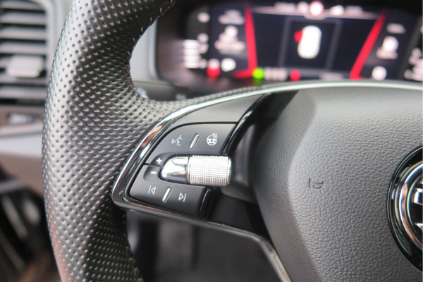 Škoda Karoq 1.5 TSI ACT 150pk Sportline Business Stoelverwarming , Led verlichting , DAB+ radio , Carplay ,Canton sound systeem, Achteruitrijcamera , Parkeersensoren ,Electr. achterklep ,etc. Škoda Karoq 1.5 TSI ACT 150pk Sportline Business Stoelverwarming , Led verlichting , DAB+ radio , Carplay ,Canton sound systeem, Achteruitrijcamera , Parkeersensoren ,Electr. achterklep ,etc.