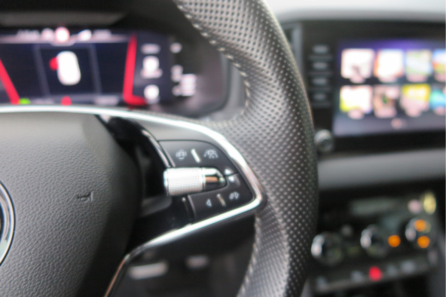 Škoda Karoq 1.5 TSI ACT 150pk Sportline Business Stoelverwarming , Led verlichting , DAB+ radio , Carplay ,Canton sound systeem, Achteruitrijcamera , Parkeersensoren ,Electr. achterklep ,etc. Škoda Karoq 1.5 TSI ACT 150pk Sportline Business Stoelverwarming , Led verlichting , DAB+ radio , Carplay ,Canton sound systeem, Achteruitrijcamera , Parkeersensoren ,Electr. achterklep ,etc.