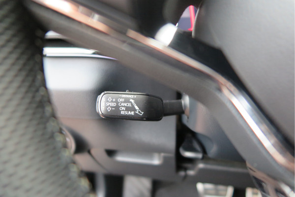 Škoda Karoq 1.5 TSI ACT 150pk Sportline Business Stoelverwarming , Led verlichting , DAB+ radio , Carplay ,Canton sound systeem, Achteruitrijcamera , Parkeersensoren ,Electr. achterklep ,etc. Škoda Karoq 1.5 TSI ACT 150pk Sportline Business Stoelverwarming , Led verlichting , DAB+ radio , Carplay ,Canton sound systeem, Achteruitrijcamera , Parkeersensoren ,Electr. achterklep ,etc.