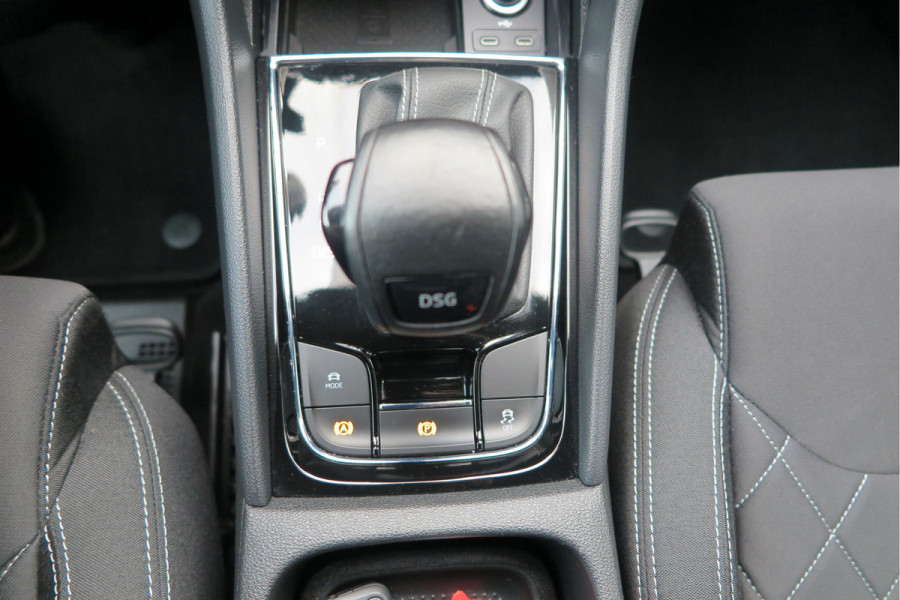 Škoda Karoq 1.5 TSI ACT 150pk Sportline Business Stoelverwarming , Led verlichting , DAB+ radio , Carplay ,Canton sound systeem, Achteruitrijcamera , Parkeersensoren ,Electr. achterklep ,etc. Škoda Karoq 1.5 TSI ACT 150pk Sportline Business Stoelverwarming , Led verlichting , DAB+ radio , Carplay ,Canton sound systeem, Achteruitrijcamera , Parkeersensoren ,Electr. achterklep ,etc.