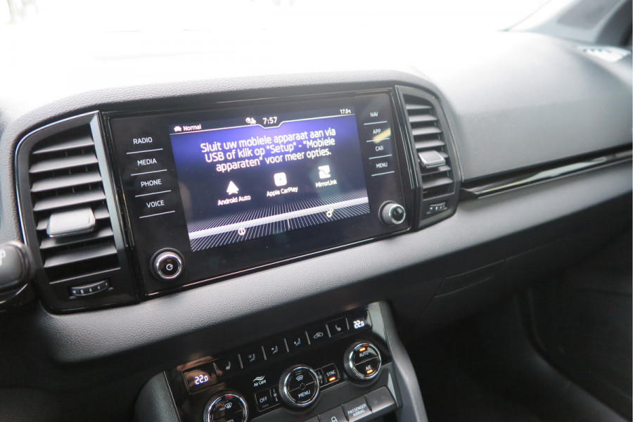 Škoda Karoq 1.5 TSI ACT 150pk Sportline Business Stoelverwarming , Led verlichting , DAB+ radio , Carplay ,Canton sound systeem, Achteruitrijcamera , Parkeersensoren ,Electr. achterklep ,etc. Škoda Karoq 1.5 TSI ACT 150pk Sportline Business Stoelverwarming , Led verlichting , DAB+ radio , Carplay ,Canton sound systeem, Achteruitrijcamera , Parkeersensoren ,Electr. achterklep ,etc.