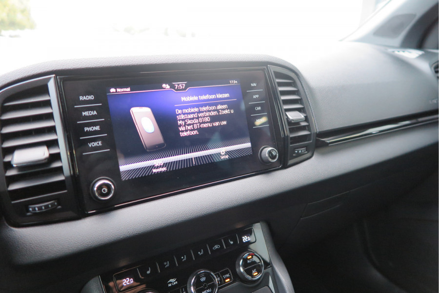 Škoda Karoq 1.5 TSI ACT 150pk Sportline Business Stoelverwarming , Led verlichting , DAB+ radio , Carplay ,Canton sound systeem, Achteruitrijcamera , Parkeersensoren ,Electr. achterklep ,etc. Škoda Karoq 1.5 TSI ACT 150pk Sportline Business Stoelverwarming , Led verlichting , DAB+ radio , Carplay ,Canton sound systeem, Achteruitrijcamera , Parkeersensoren ,Electr. achterklep ,etc.