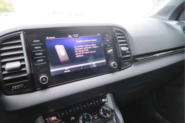 Škoda Karoq 1.5 TSI ACT 150pk Sportline Business Stoelverwarming , Led verlichting , DAB+ radio , Carplay ,Canton sound systeem, Achteruitrijcamera , Parkeersensoren ,Electr. achterklep ,etc. Škoda Karoq 1.5 TSI ACT 150pk Sportline Business Stoelverwarming , Led verlichting , DAB+ radio , Carplay ,Canton sound systeem, Achteruitrijcamera , Parkeersensoren ,Electr. achterklep ,etc.