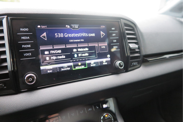 Škoda Karoq 1.5 TSI ACT 150pk Sportline Business Stoelverwarming , Led verlichting , DAB+ radio , Carplay ,Canton sound systeem, Achteruitrijcamera , Parkeersensoren ,Electr. achterklep ,etc. Škoda Karoq 1.5 TSI ACT 150pk Sportline Business Stoelverwarming , Led verlichting , DAB+ radio , Carplay ,Canton sound systeem, Achteruitrijcamera , Parkeersensoren ,Electr. achterklep ,etc.