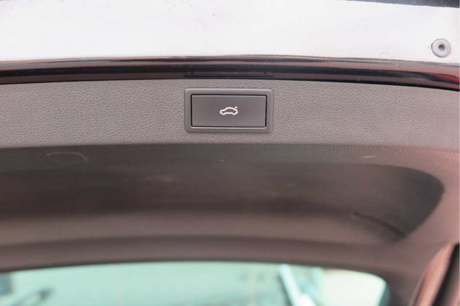 Škoda Karoq 1.5 TSI ACT 150pk Sportline Business Stoelverwarming , Led verlichting , DAB+ radio , Carplay ,Canton sound systeem, Achteruitrijcamera , Parkeersensoren ,Electr. achterklep ,etc. Škoda Karoq 1.5 TSI ACT 150pk Sportline Business Stoelverwarming , Led verlichting , DAB+ radio , Carplay ,Canton sound systeem, Achteruitrijcamera , Parkeersensoren ,Electr. achterklep ,etc.